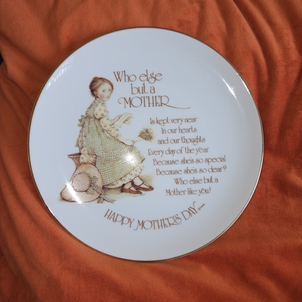 Holly Hobby 1974 Mothers Day Plate